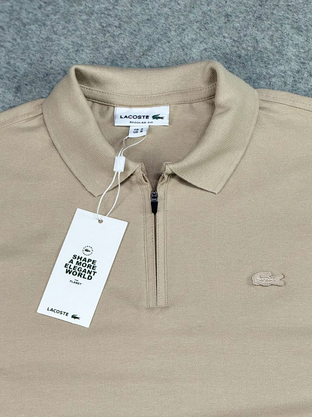 CAMISA POLO PIQUET LCST - BEGE C/ZÍPER